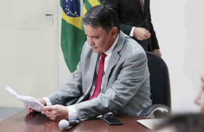 W. Dias ignora decreto de Bolsonaro e mantém academias e salões de beleza fechados